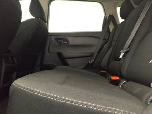 Used 2024 Nissan Rogue S FWD image 18