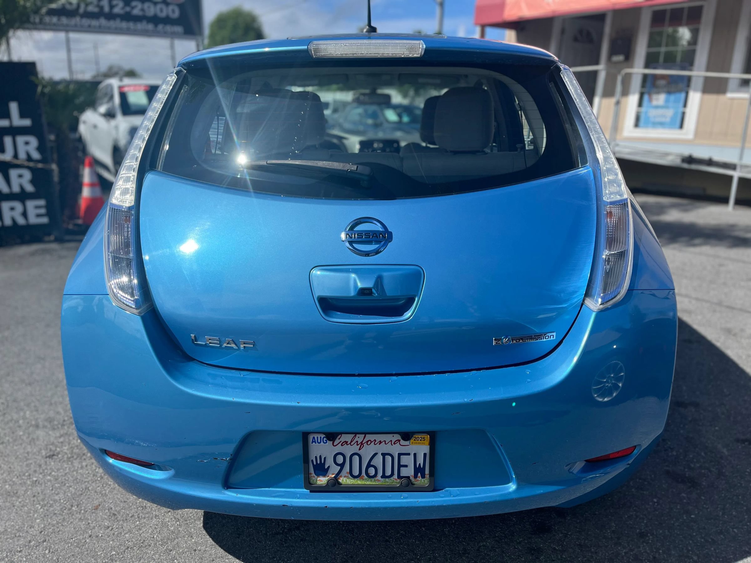 Used 2011 Nissan Leaf SL FWD image 6