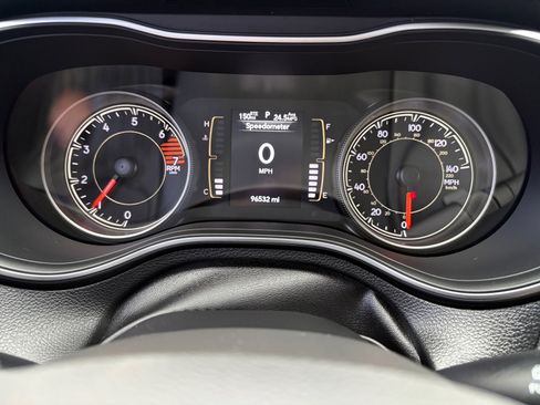 Used 2020 Jeep Cherokee Latitude Plus FWD image 17