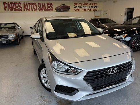 Used 2022 Hyundai Accent SE FWD image 1