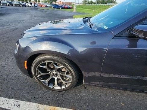 Used 2015 Chrysler 300 S RWD image 17