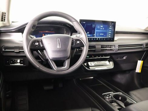 New 2026 Lincoln Corsair Premiere image 2