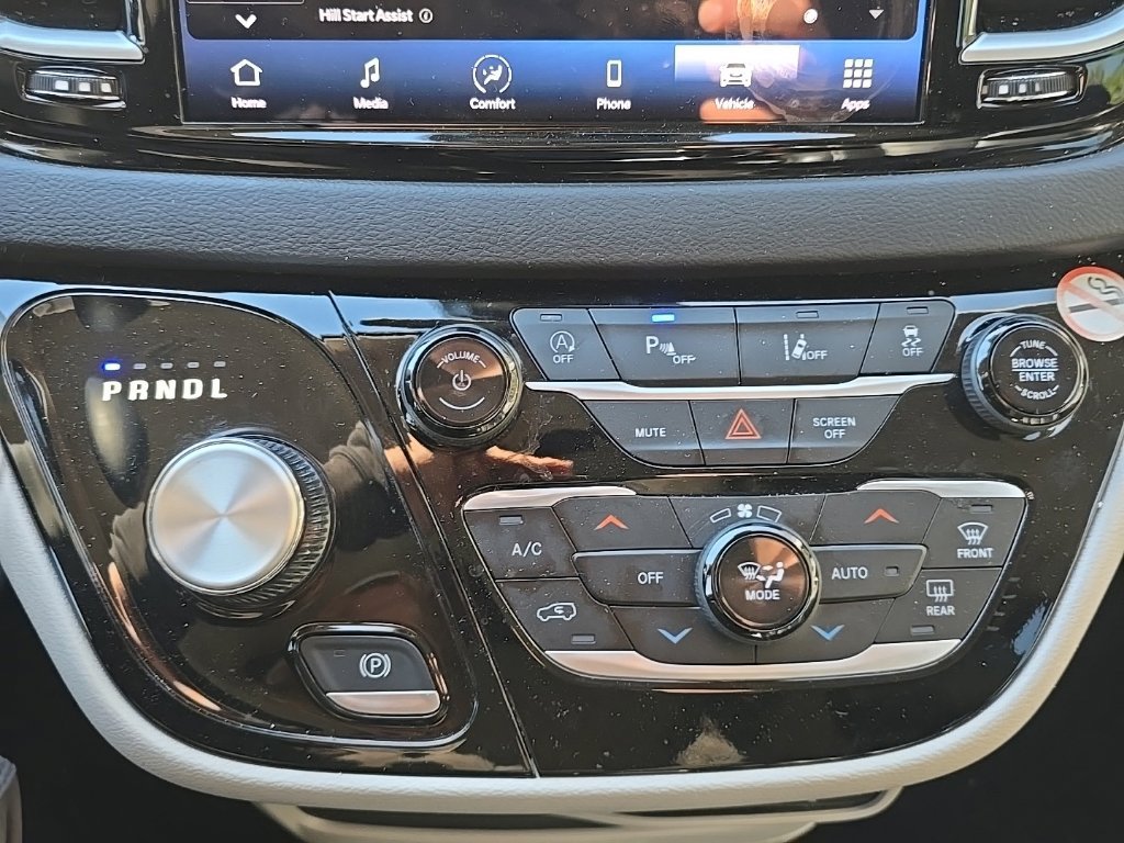 Used 2023 Chrysler Pacifica Touring-L FWD image 30