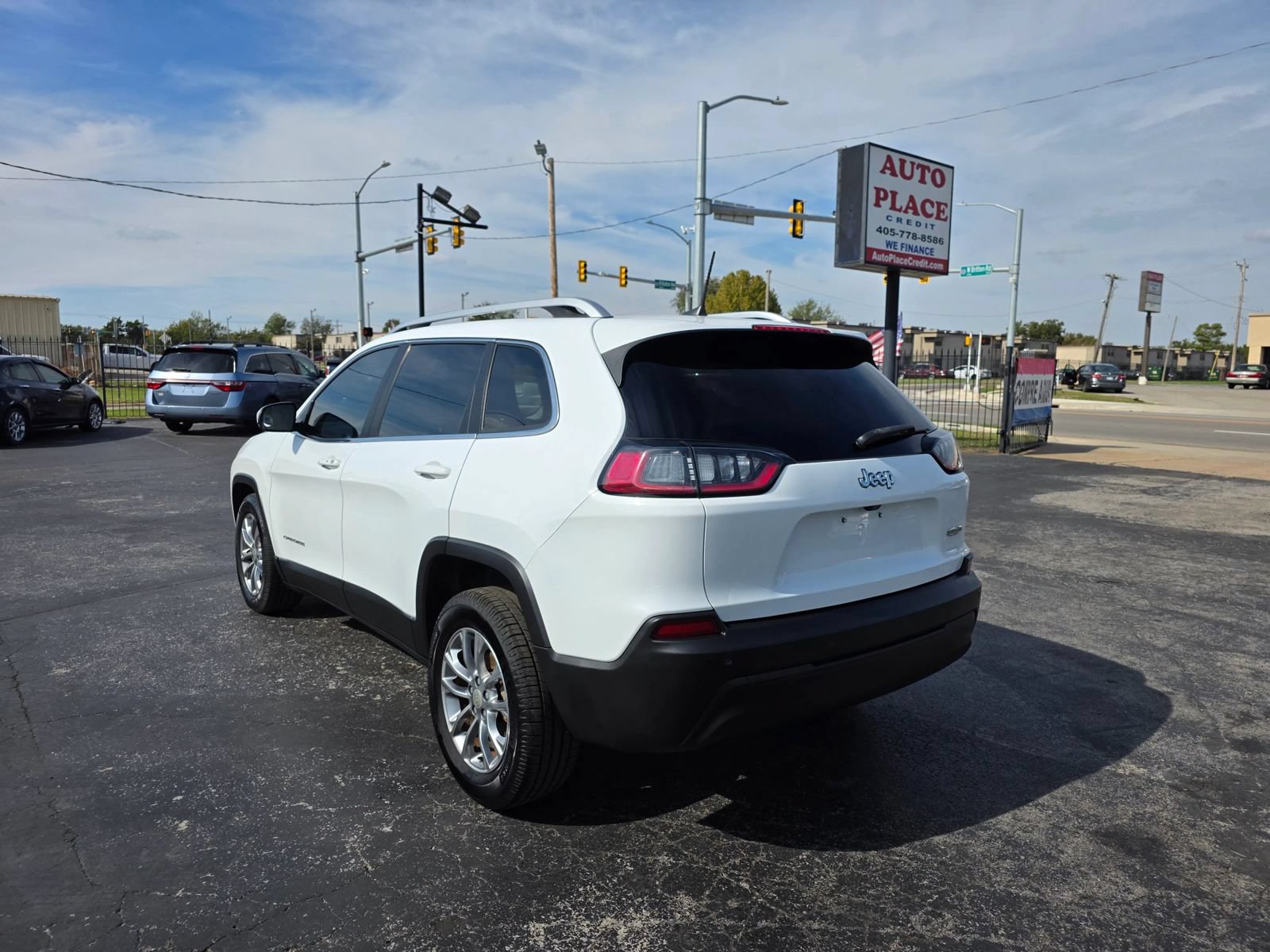 Used 2019 Jeep Cherokee Latitude Plus FWD image 5