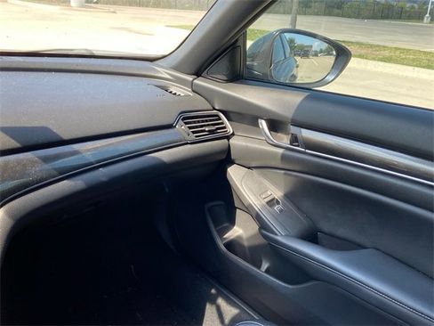 Used 2018 Honda Accord Sport image 15