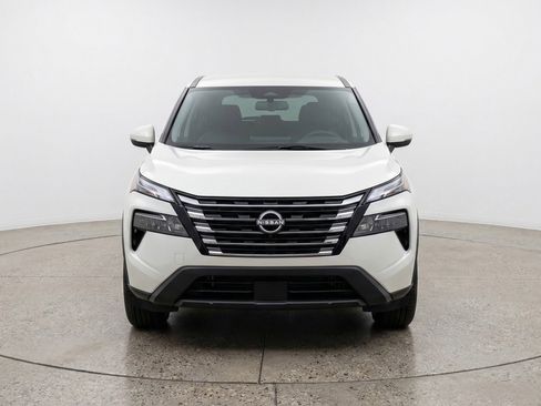 Used 2025 Nissan Rogue SV image 2