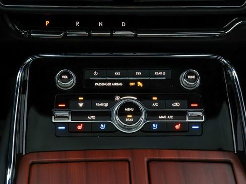 Used 2024 Lincoln Navigator Reserve image 13
