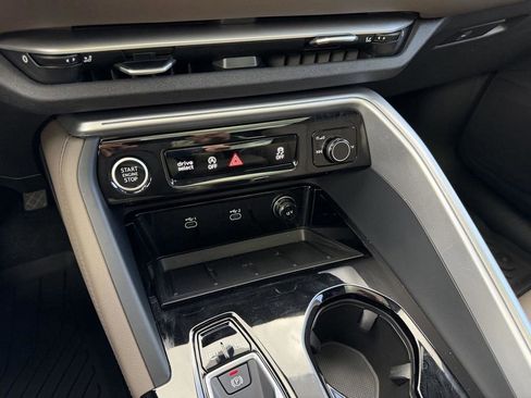 Used 2025 Audi Q5 Prestige AWD/4WD image 24