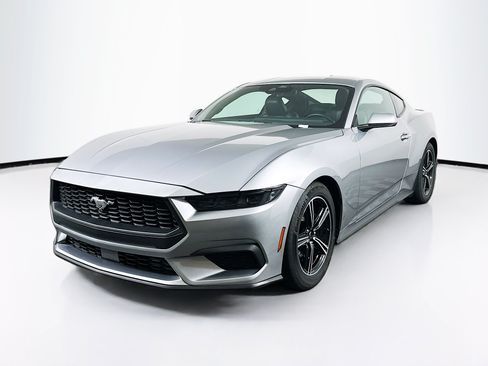 Used 2025 Ford Mustang Premium RWD image 3