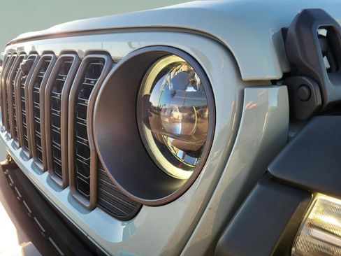 Used 2024 Jeep Wrangler Unlimited Rubicon 4xe w/ Technology Group image 13