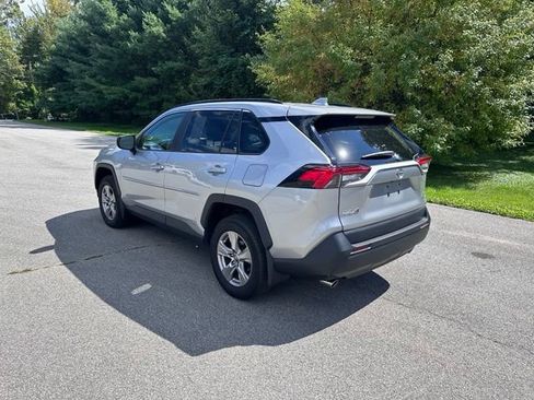 Used 2025 Toyota RAV4 LE AWD/4WD image 5