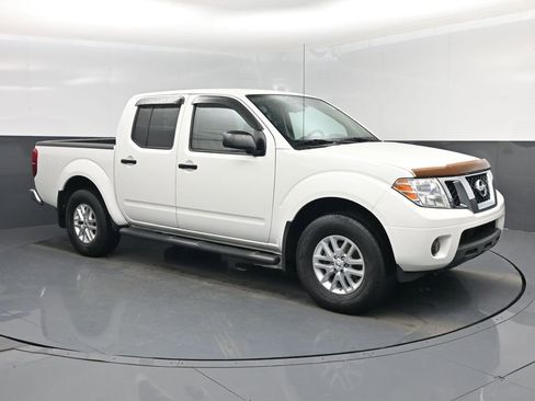 Used 2019 Nissan Frontier SV image 1