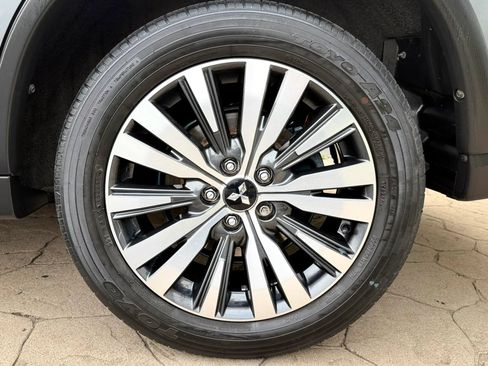 Used 2020 Mitsubishi Outlander ES FWD image 46