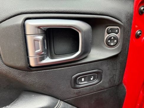 Used 2020 Jeep Gladiator Overland AWD/4WD image 17