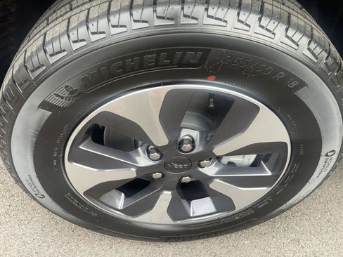 New 2022 Jeep Grand Cherokee Limited 4xe w/ Luxury Tech Group II image 5