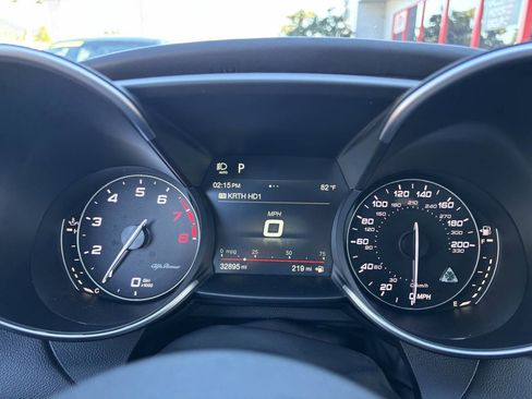 Used 2017 Alfa Romeo Giulia Quadrifoglio image 12
