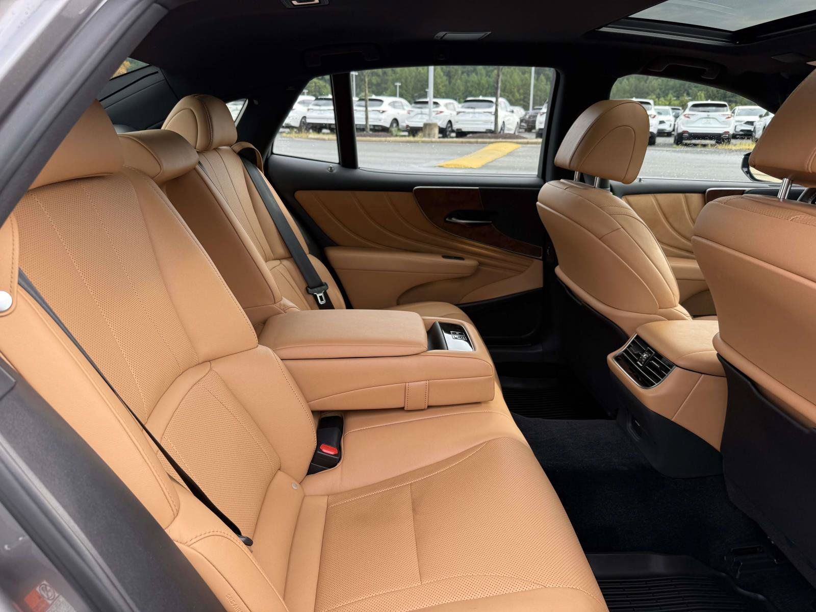 Used 2022 Lexus LS 500 AWD w/ Accessory Package (Z1) image 16