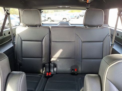 Used 2025 Chevrolet Suburban Premier image 14