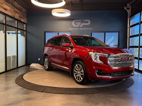 Used 2024 GMC Terrain Denali w/ Denali Premium Package AWD/4WD image 1