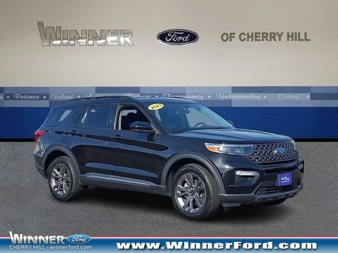 Certified 2023 Ford Explorer XLT w/ Equipment Group 202A AWD/4WD image 1