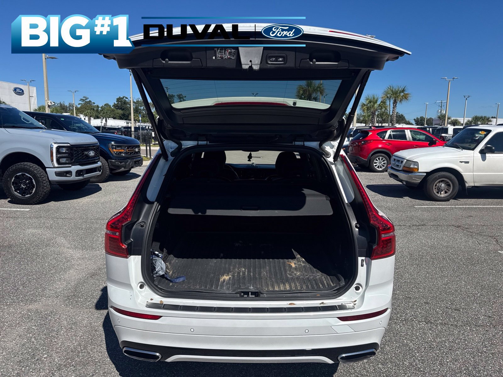 Used 2019 Volvo XC60 T6 R-Design w/ Protection Package Premier AWD/4WD image 5