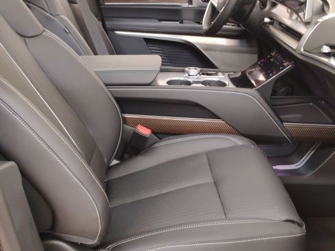 New 2026 Cadillac Vistiq Sport w/ LPO, Floor Liner Package image 25