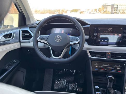 New 2026 Volkswagen Taos SE image 25