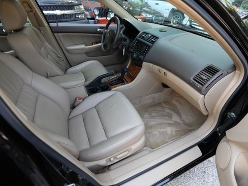 Used 2004 Honda Accord EX image 10