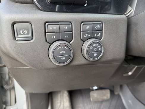 Used 2025 Chevrolet Silverado 2500 ZR2 w/ Technology Package image 23