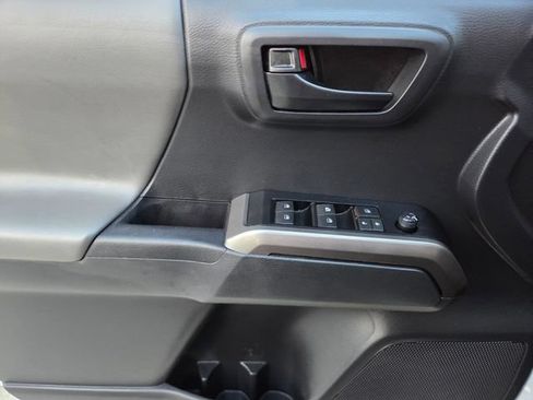 Used 2022 Toyota Tacoma SR5 RWD image 15