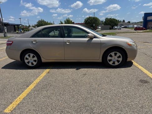 Used 2009 Toyota Camry XLE FWD image 13