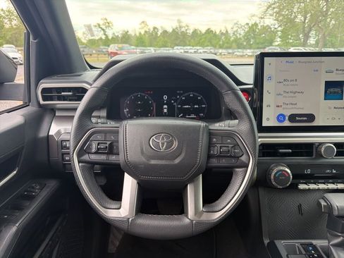 Used 2025 Toyota Tacoma TRD Off-Road AWD/4WD image 11
