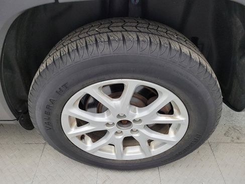 Used 2016 Jeep Cherokee Latitude w/ Cold Weather Group image 31