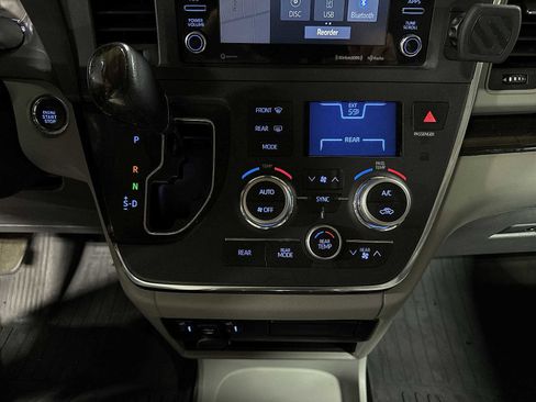 Used 2018 Toyota Sienna XLE w/ XLE Navigation Package image 23