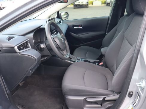 Used 2021 Toyota Corolla LE w/ LE Convenience Package FWD image 4