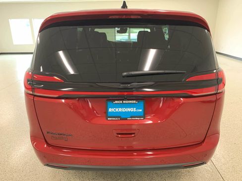 New 2026 Chrysler Pacifica Select image 6