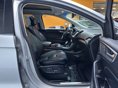 Used 2018 Ford Edge Titanium w/ Equipment Group 301A AWD/4WD image 19