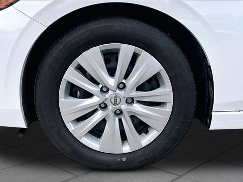 Certified 2025 Nissan Sentra S FWD image 10