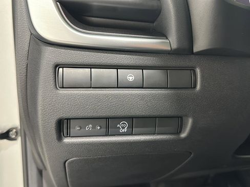 Used 2023 Nissan Rogue SV image 18