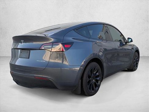 Used 2023 Tesla Model Y Long Range image 5