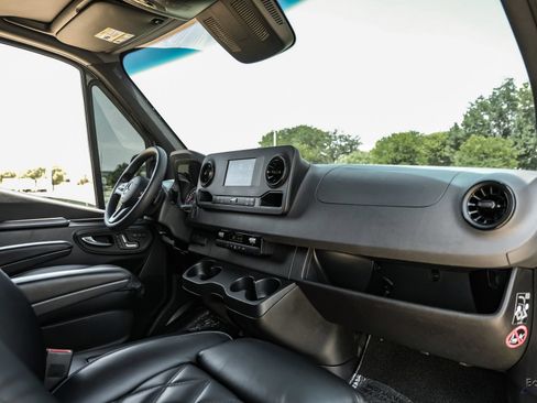 Used 2022 Mercedes-Benz Sprinter 2500 image 41