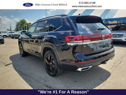 Used 2024 Volkswagen Atlas SE w/ Panoramic Sunroof Package AWD/4WD image 3