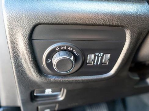 Used 2023 Jeep Grand Cherokee Laredo AWD/4WD image 21