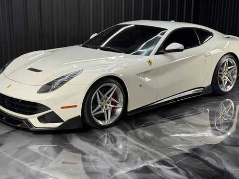 Used 2015 Ferrari F12 Berlinetta RWD image 10