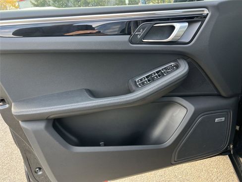 Used 2021 Porsche Macan image 11