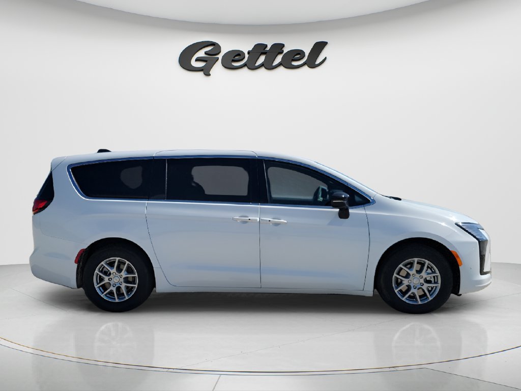 New 2027 Chrysler Pacifica Select w/ Family Tech Group FWD image 4