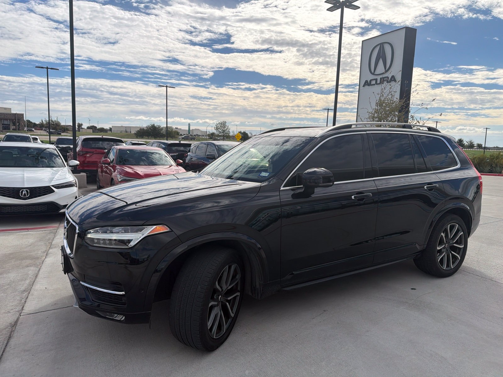 Used 2017 Volvo XC90 T6 Momentum w/ Vision Package AWD/4WD image 4