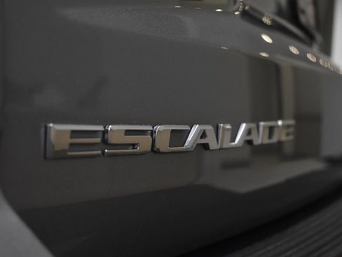 Used 2025 Cadillac Escalade ESV V AWD/4WD image 17