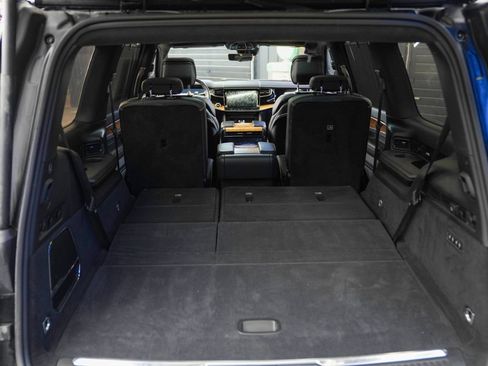 Used 2022 Jeep Grand Wagoneer Series III AWD/4WD image 48