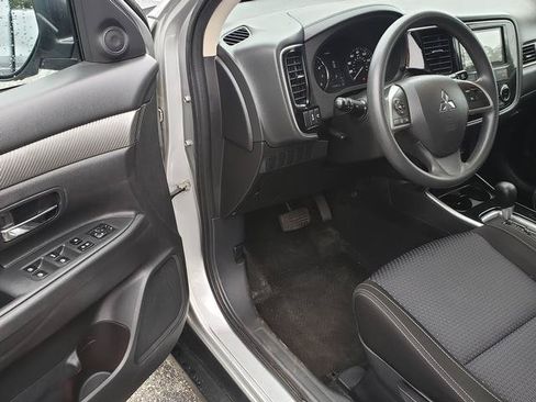 Used 2018 Mitsubishi Outlander ES AWD/4WD image 11